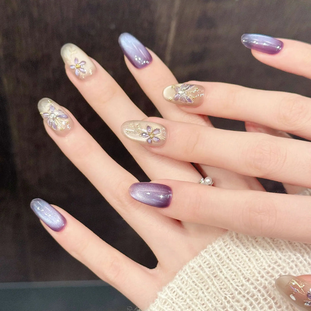 Faux ongles à pression Ovale Moyen Violet Doré Œil de Chat Fleurs Gilded - Faits main (Lot de 10)