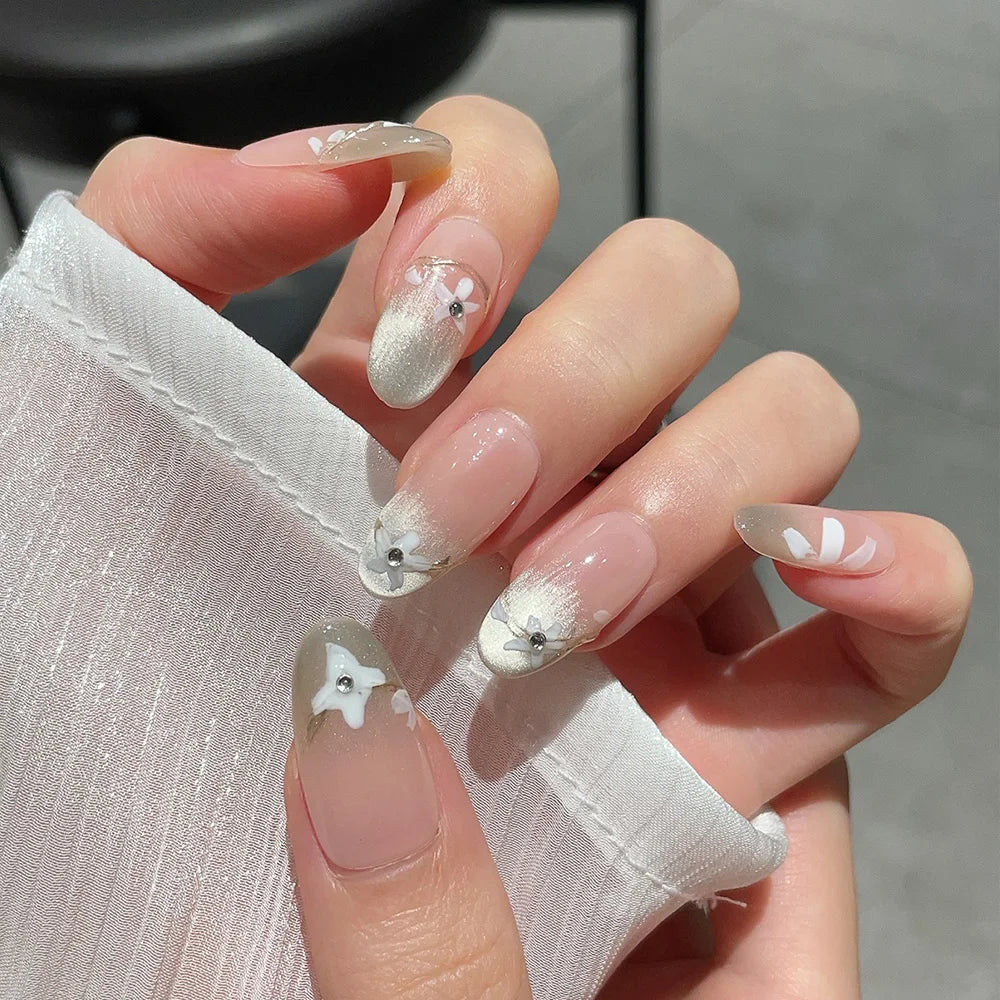 Faux ongles à pression Nude Doré Fleur Grise Strass – Faits main (Lot de 10)