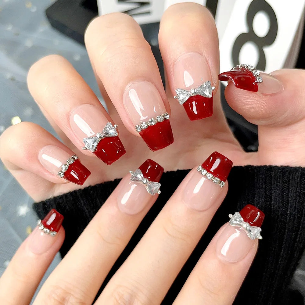 Faux ongles à pression Carré Moyen French Rouge Nœud Strass – Faits main (Lot de 10)