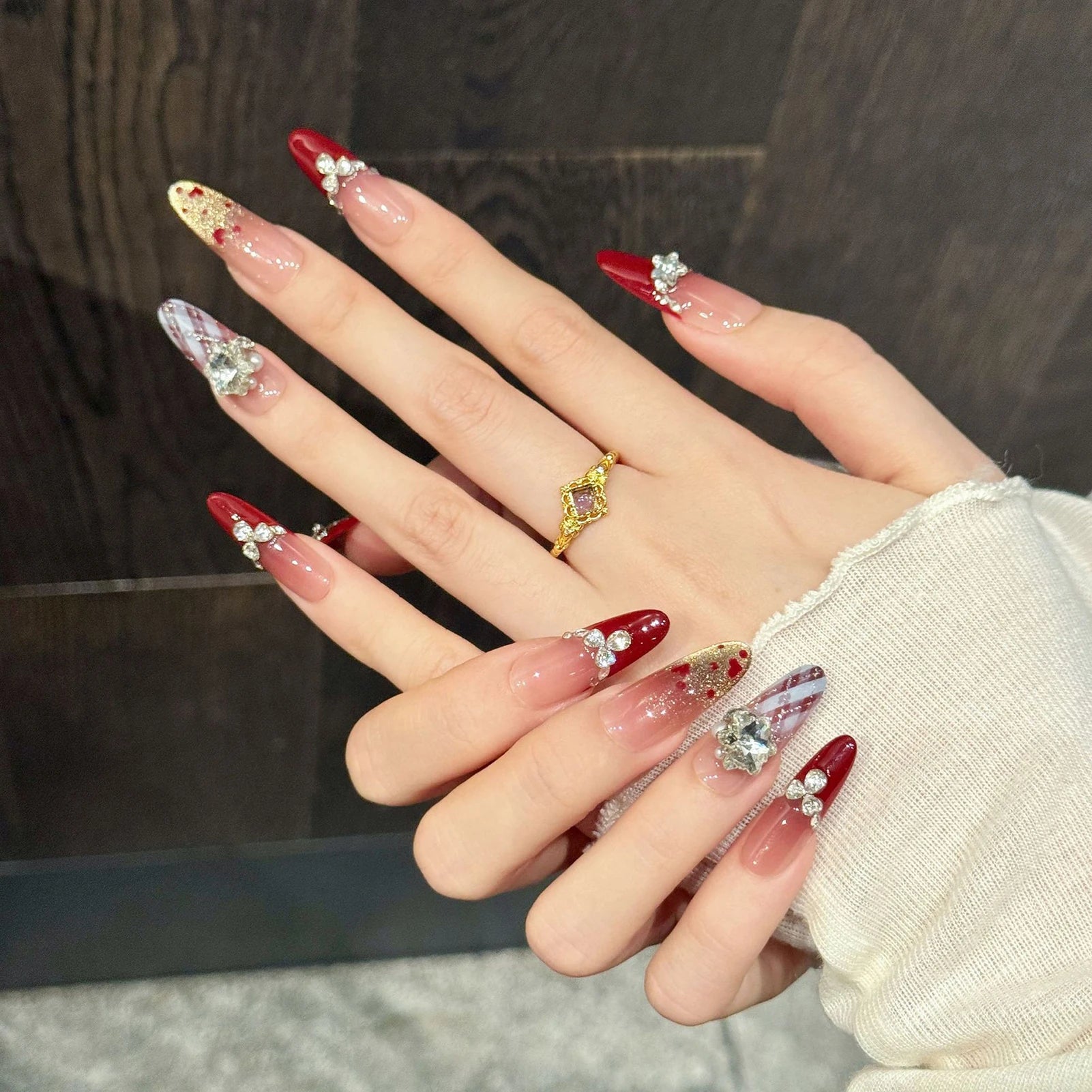 Faux ongles à pression Rouge Glamour et Cristaux - Faits main (Lot de 10)