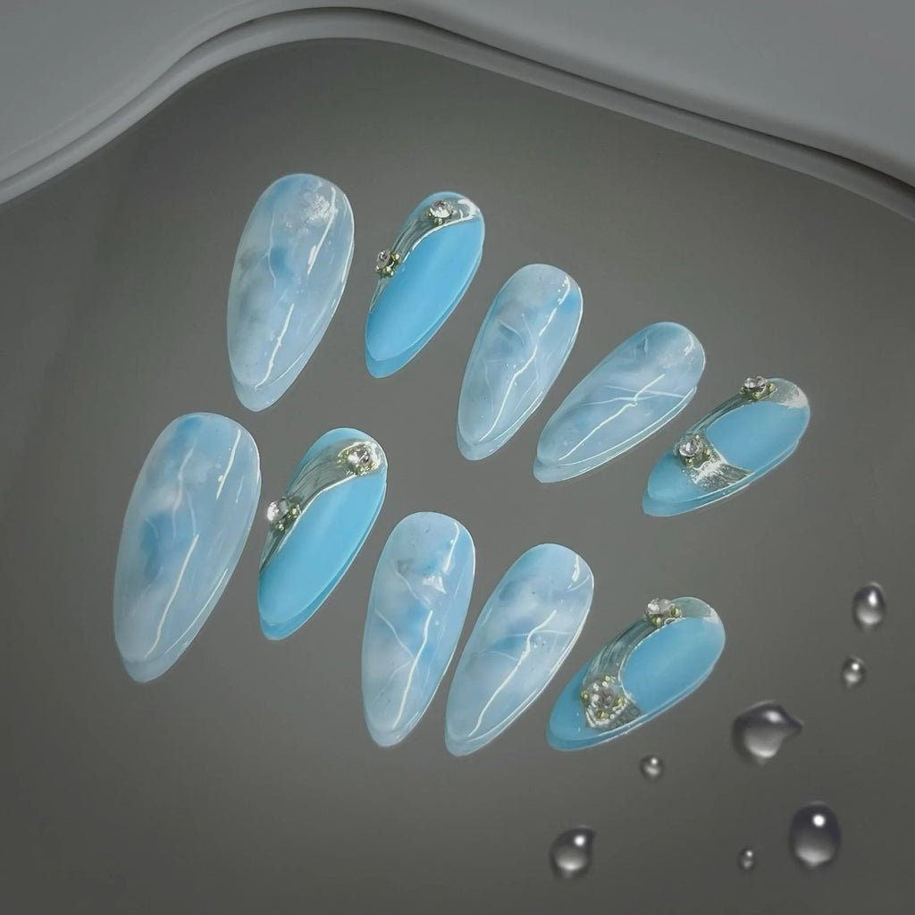 Faux ongles à pression Amande Bleu Ciel Simple et Frais - Faits main (Lot de 10)
