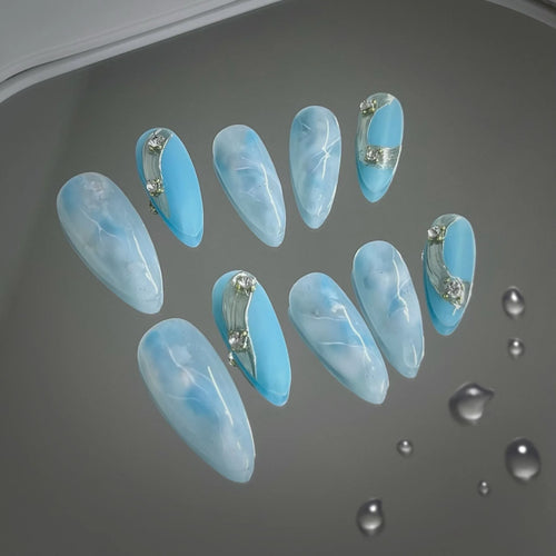 Faux ongles à pression Amande Bleu Ciel Simple et Frais - Faits main (Lot de 10)