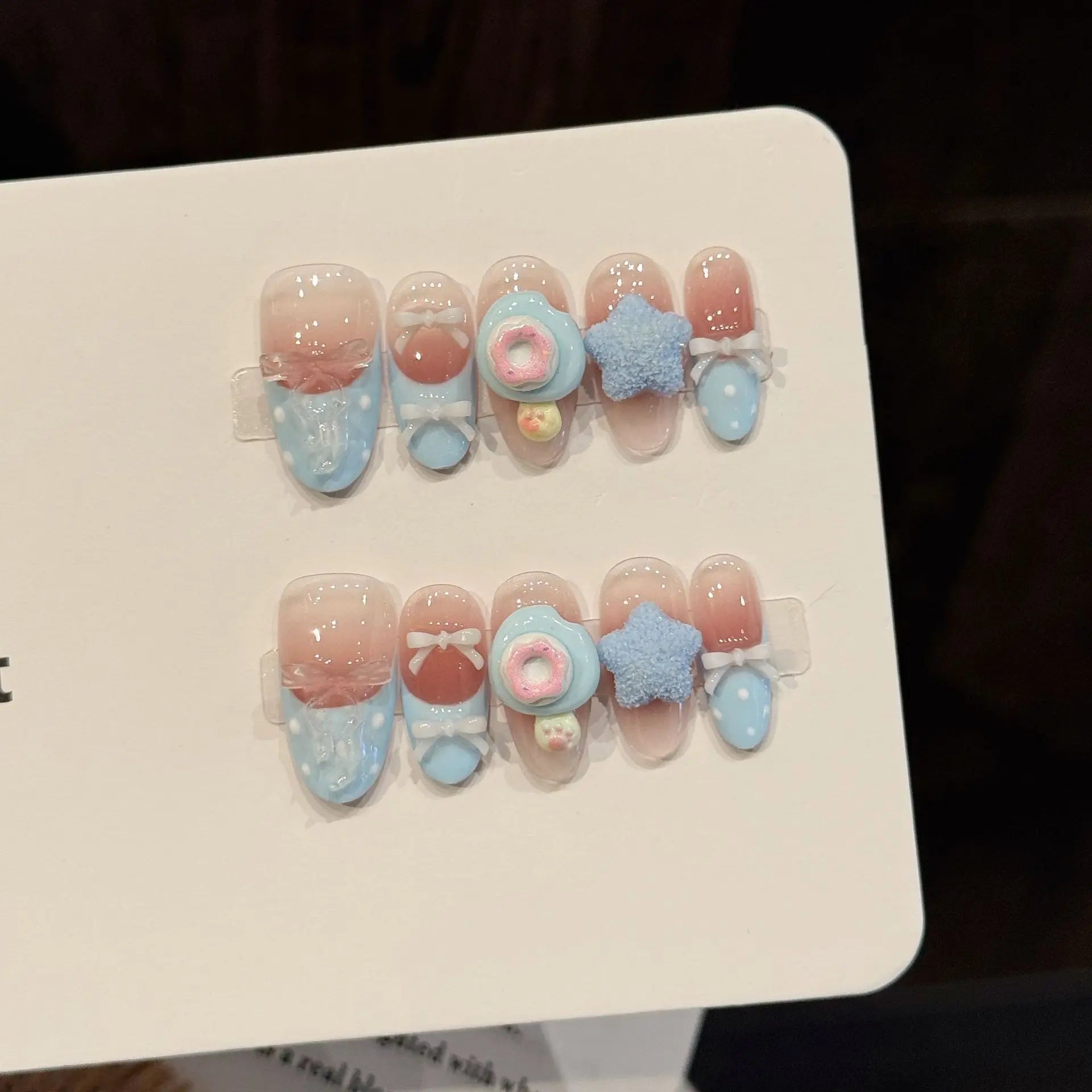 Faux ongles à pression Ovale Moyen Rose Bleu Dégradé Donuts Sucrés - Faits main (Lot de 10)