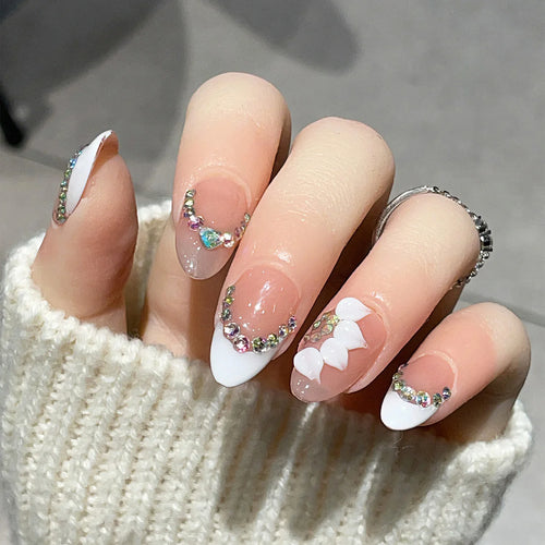 Faux ongles à pression Amande Moyen French Blanc Strass Multicolores Fleur Blanche 3D – Faits main (Lot de 10)