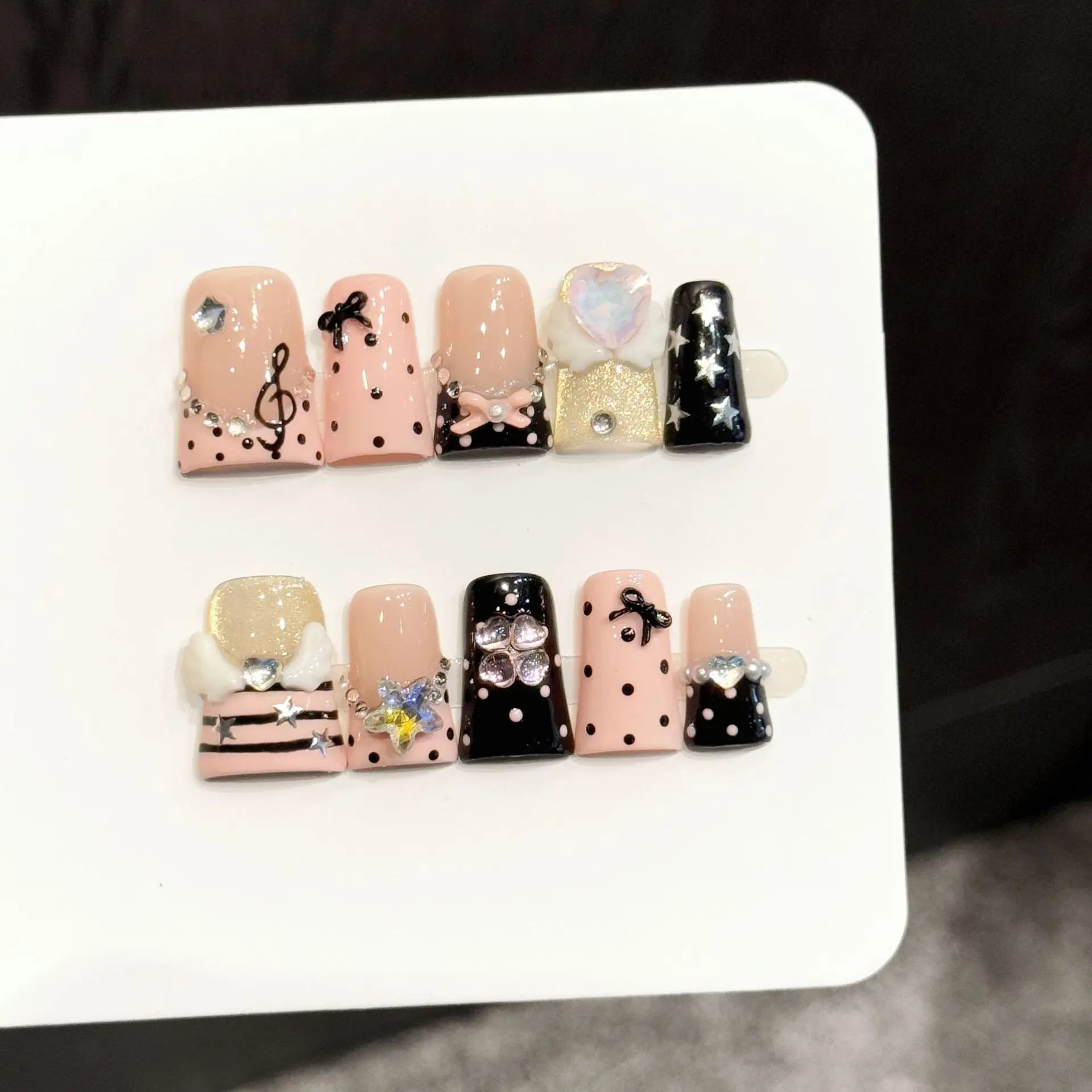 Faux ongles à pression Duck Carré Moyen Noir Poudré Pois Notes Musicales - Faits main (Lot de 10)