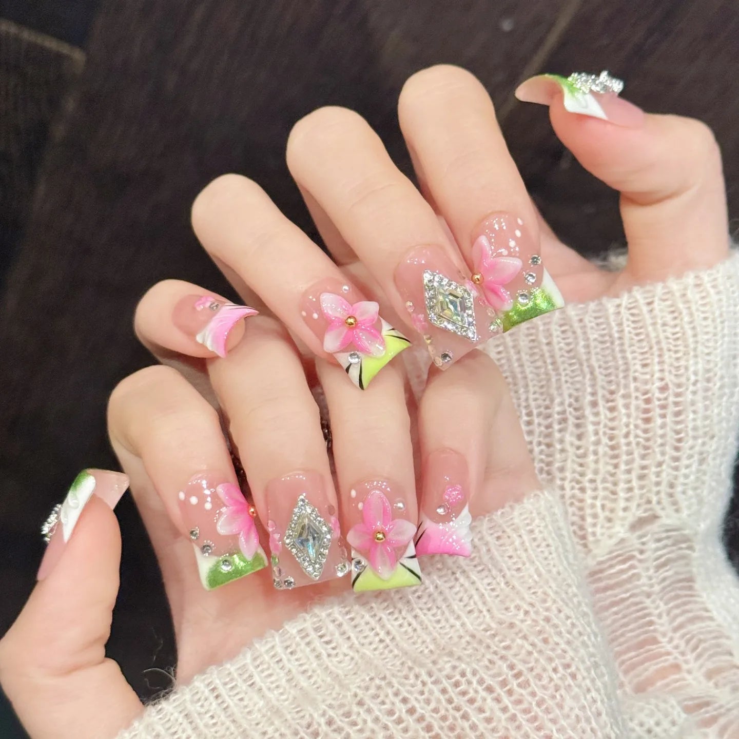 Faux ongles à pression Duck Moyen Fleurs Tendres Blanc Polyvalent Doux - Faits main (Lot de 10)