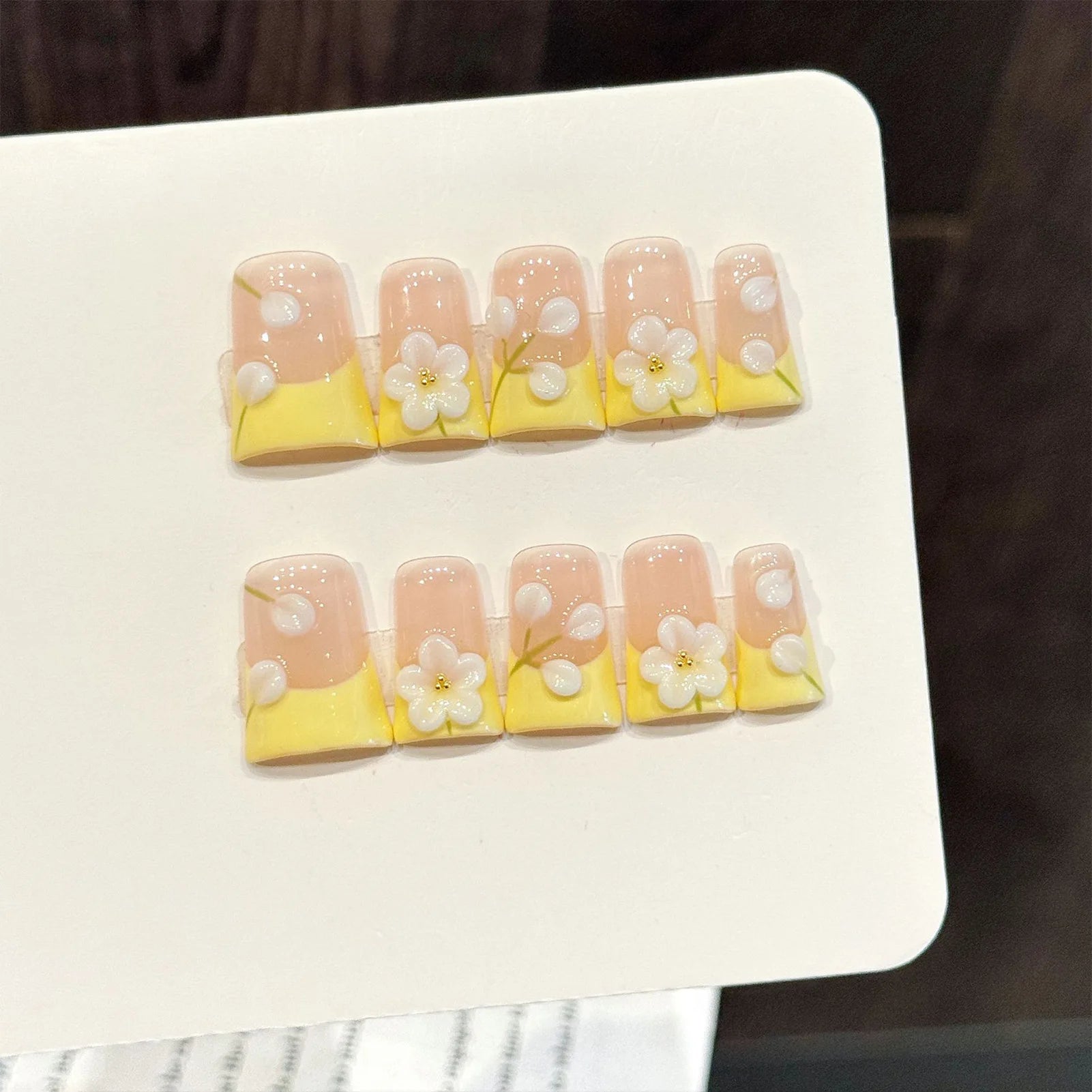 Faux ongles à pression Duck Beige Rosé French Fleur Blanche - Faits main (Lot de 10)
