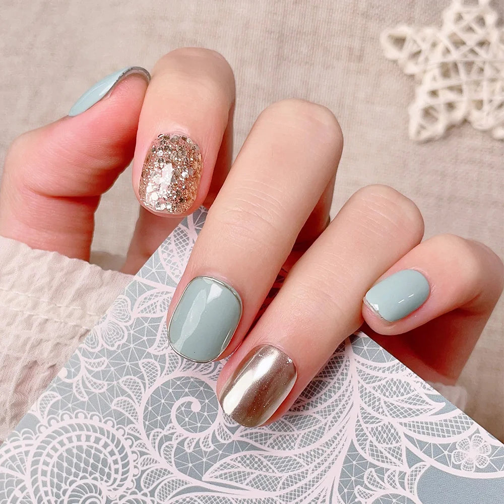 Faux ongles à pression Carré Arrondi Court Vert Céladon Paillettes Dorées Marbré – Faits main (Lot de 10)