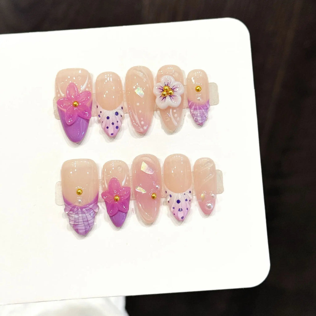 Faux ongles à pression Amande Moyen Rose Violet Fleurs Douces Girly Blanc - Faits main (Lot de 10)