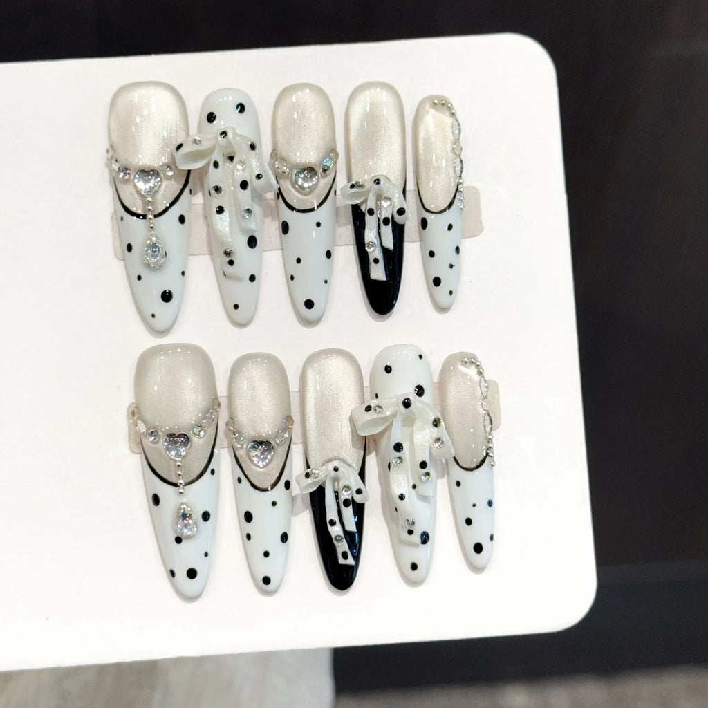 Faux ongles à pression Stiletto Long Noir Blanc Pois Ruban French Nœud - Faits main (Lot de 10)
