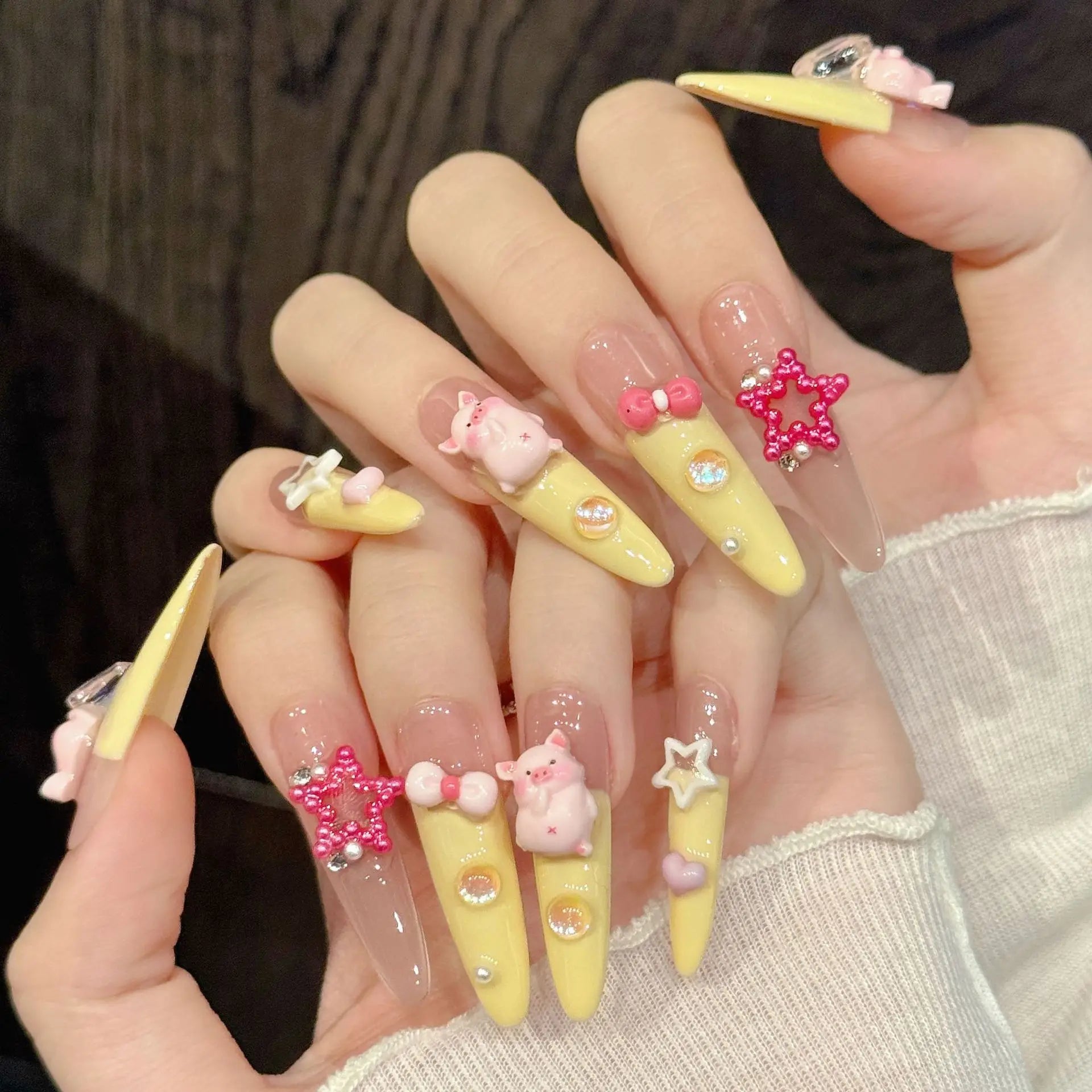 Faux ongles à pression Stiletto Long Rose Jaune Cochon 3D Sculpté - Faits main (Lot de 10)