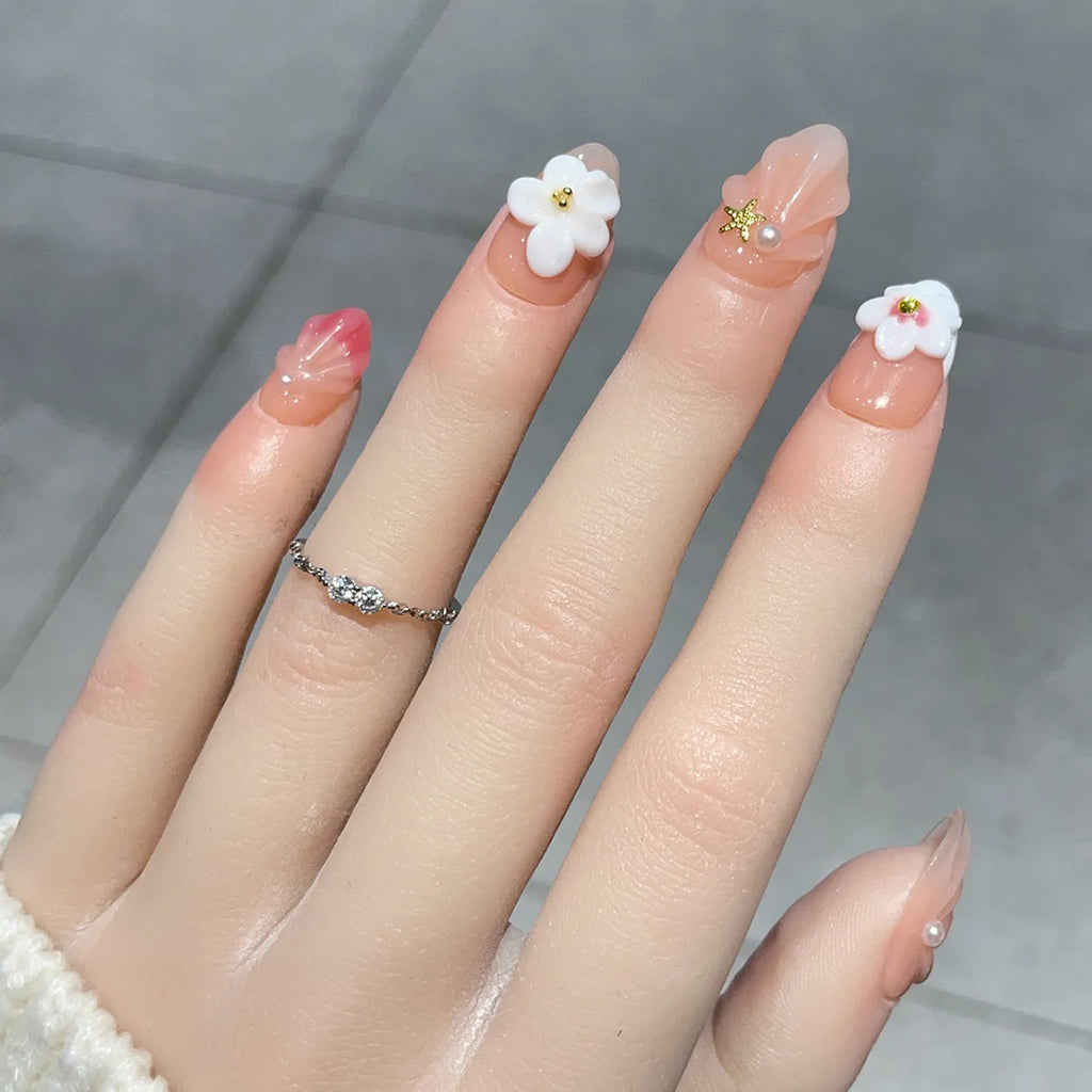 Faux ongles à pression en Amande Nude Fleurs 3D Perle – Faits main (Lot de 10)