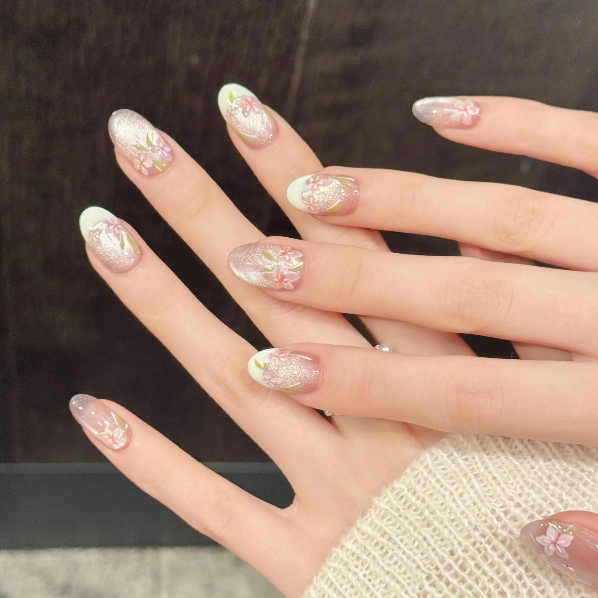Faux ongles à pression Ovale Moyen Sakura Rose Pastel Illusion Florale - Faits main (Lot de 10)