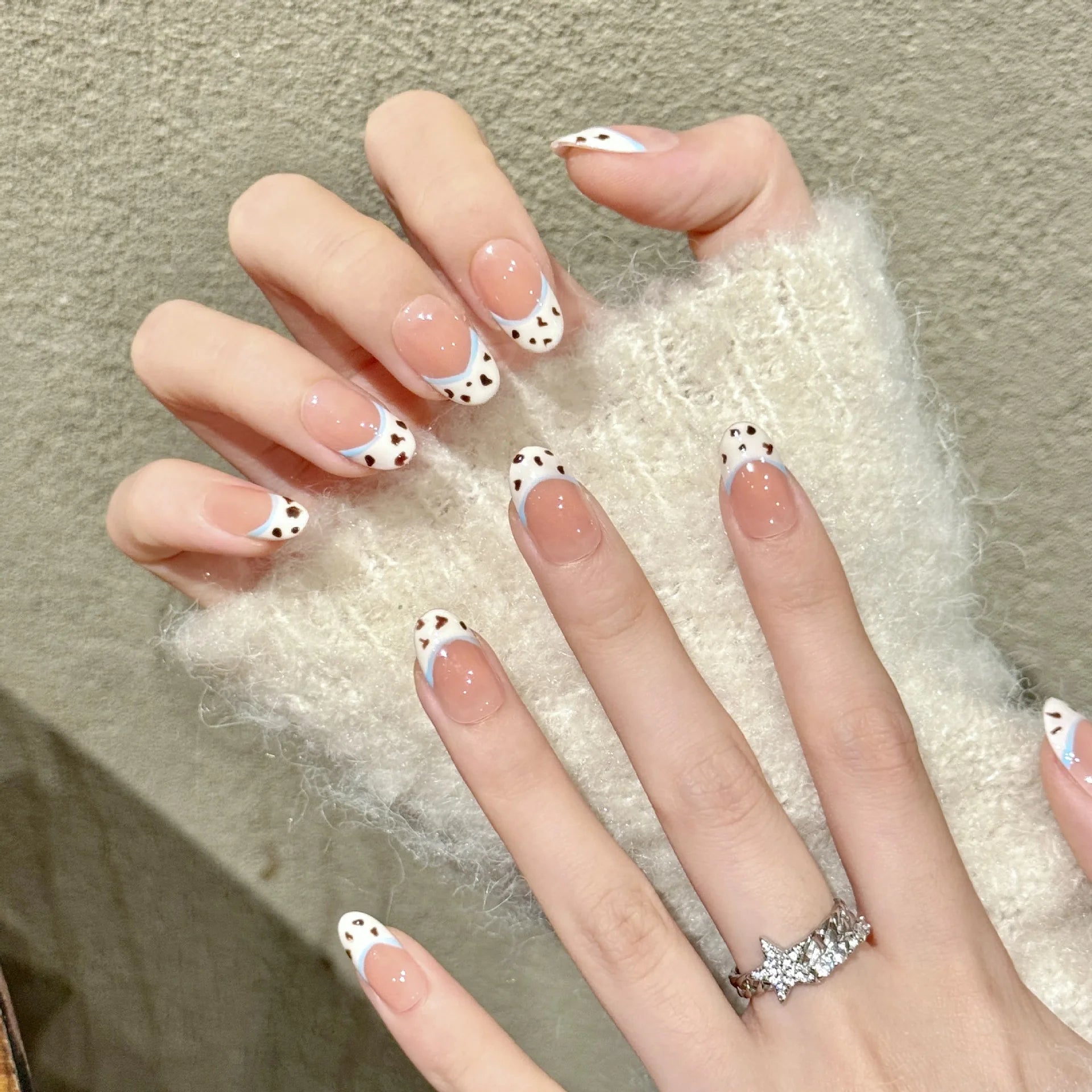 Faux ongles à pression Ovale Moyen Beige Rosé French Motif Léopard - Faits main (Lot de 10)