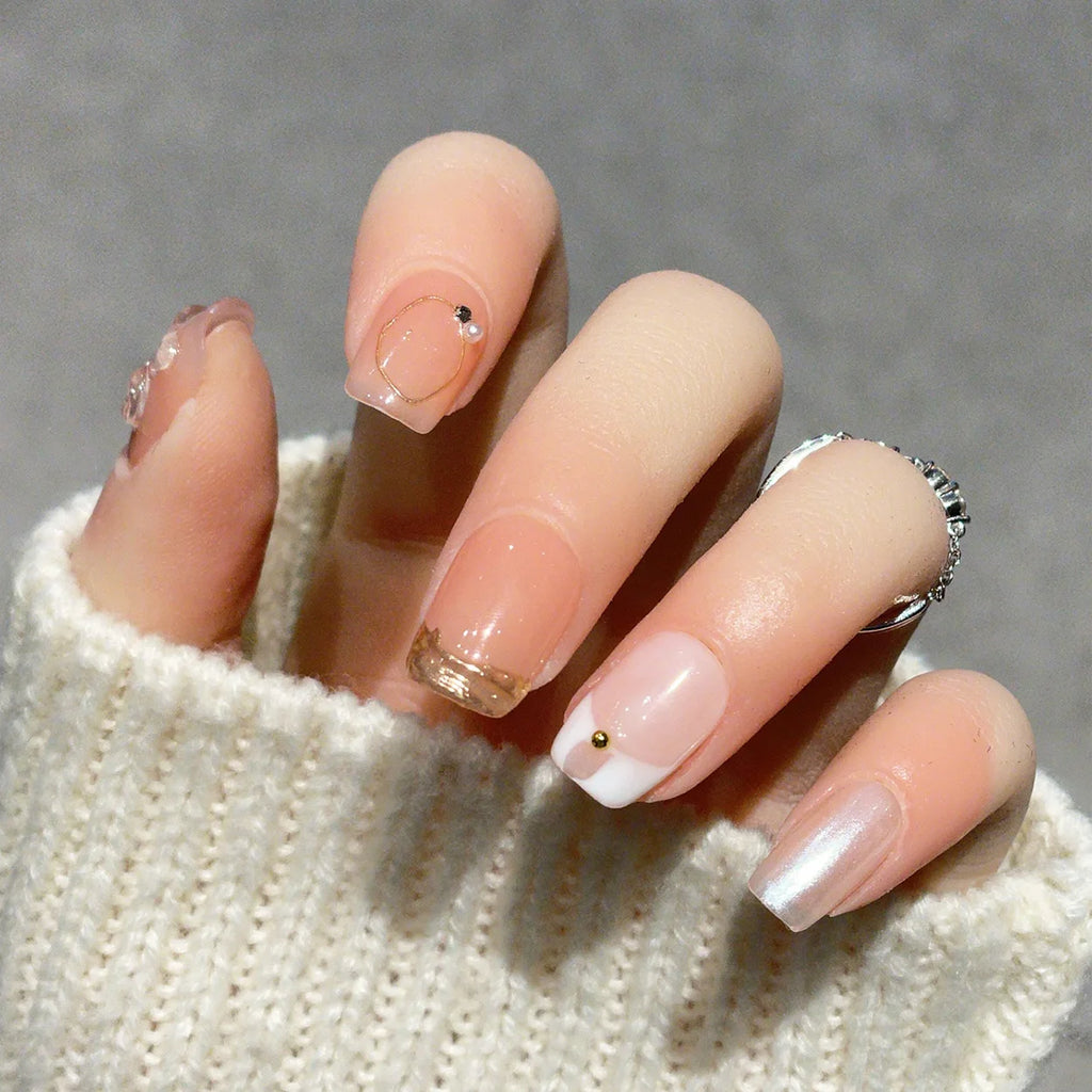 Faux ongles à pression Carré Arrondi Court Nude Rosé Fleur Transparente Dorée – Faits main (Lot de 10)
