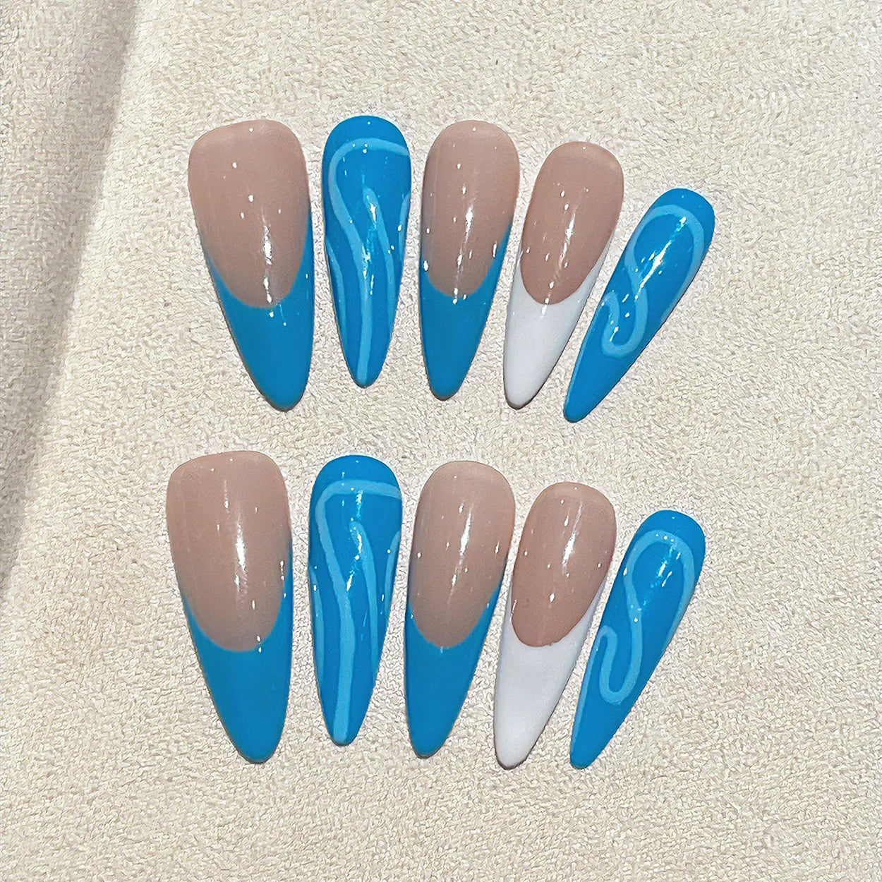 Faux ongles à pression Amande Long Nude Bleu Lignes Dansantes - Faits main (Lot de 10)