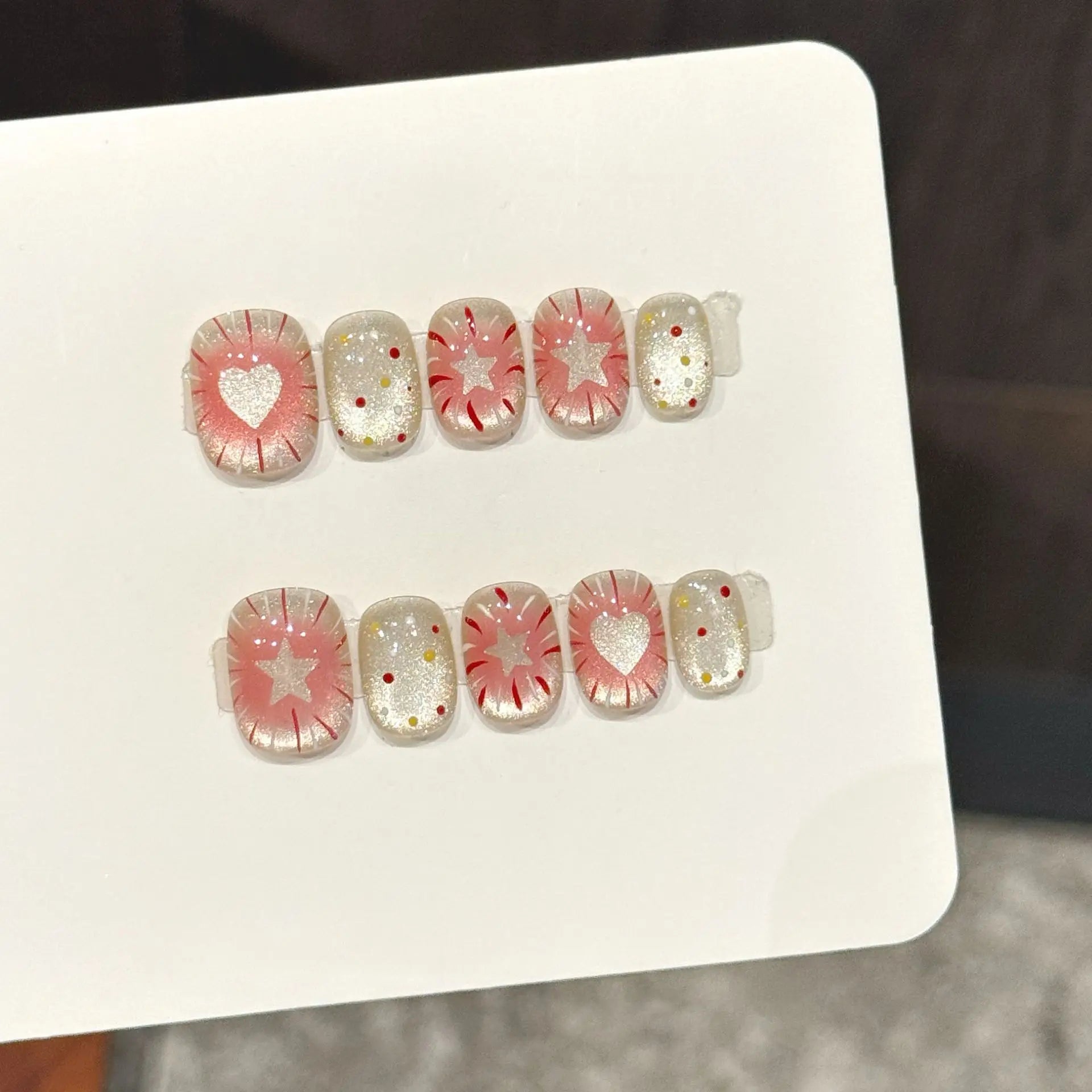 Faux ongles à pression Carré Rose Cœurs et Étoiles - Faits main (Lot de 10)