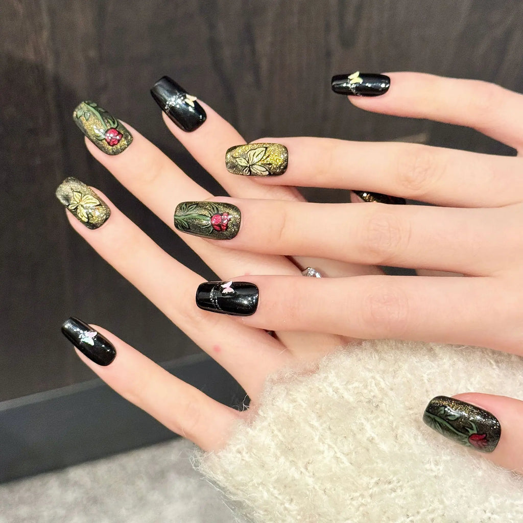 Faux ongles à pression Carré Moyen Noir Roses Dorées Papillons Peints - Faits main (Lot de 10)