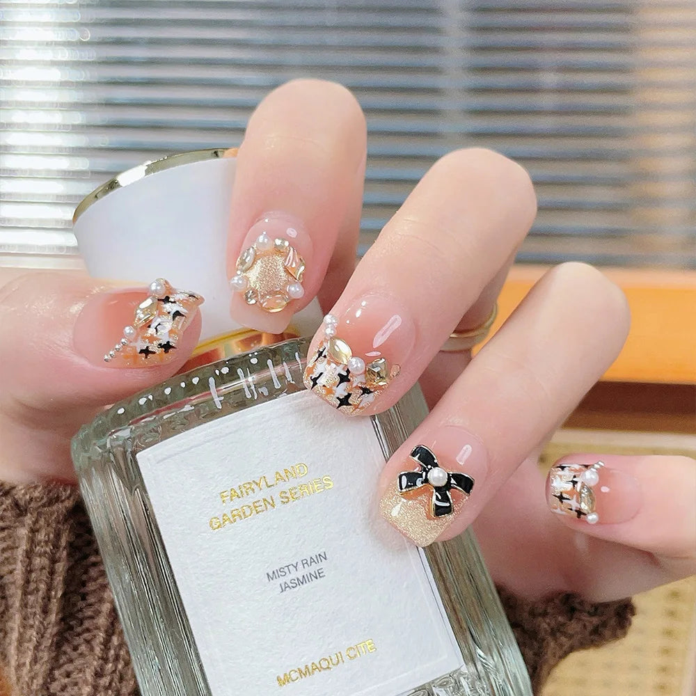 Faux ongles à pression Trapèze Extra Court Doré Orange Luxe Accessible Mignon - Faits main (Lot de 10)