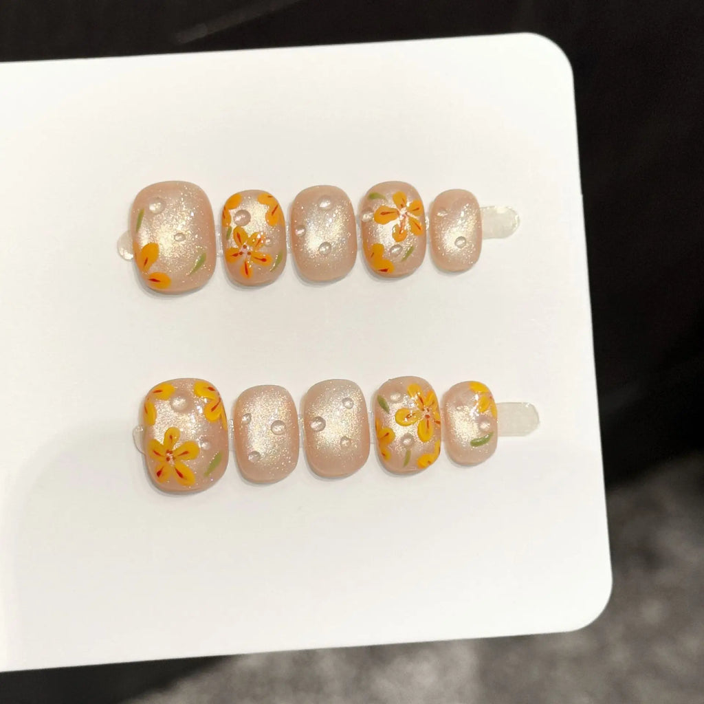 Faux ongles à pression Rond Court Nude Rose Œil de Chat Fleurs Peintes - Faits main (Lot de 10)