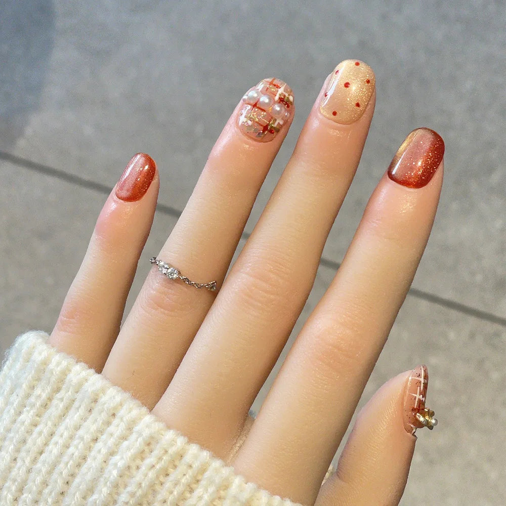 Faux ongles à pression Ovales Corail Doré Tweed Perle Nœud – Faits main (Lot de 10)