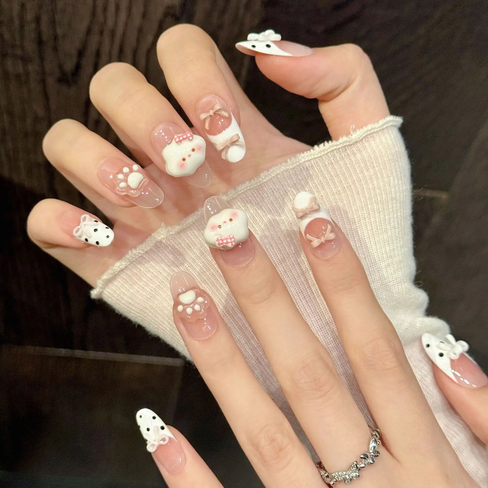 Faux ongles à pression Ovale Moyen Rose Nude Nuages Pois Nœud Romantique - Faits main (Lot de 10)