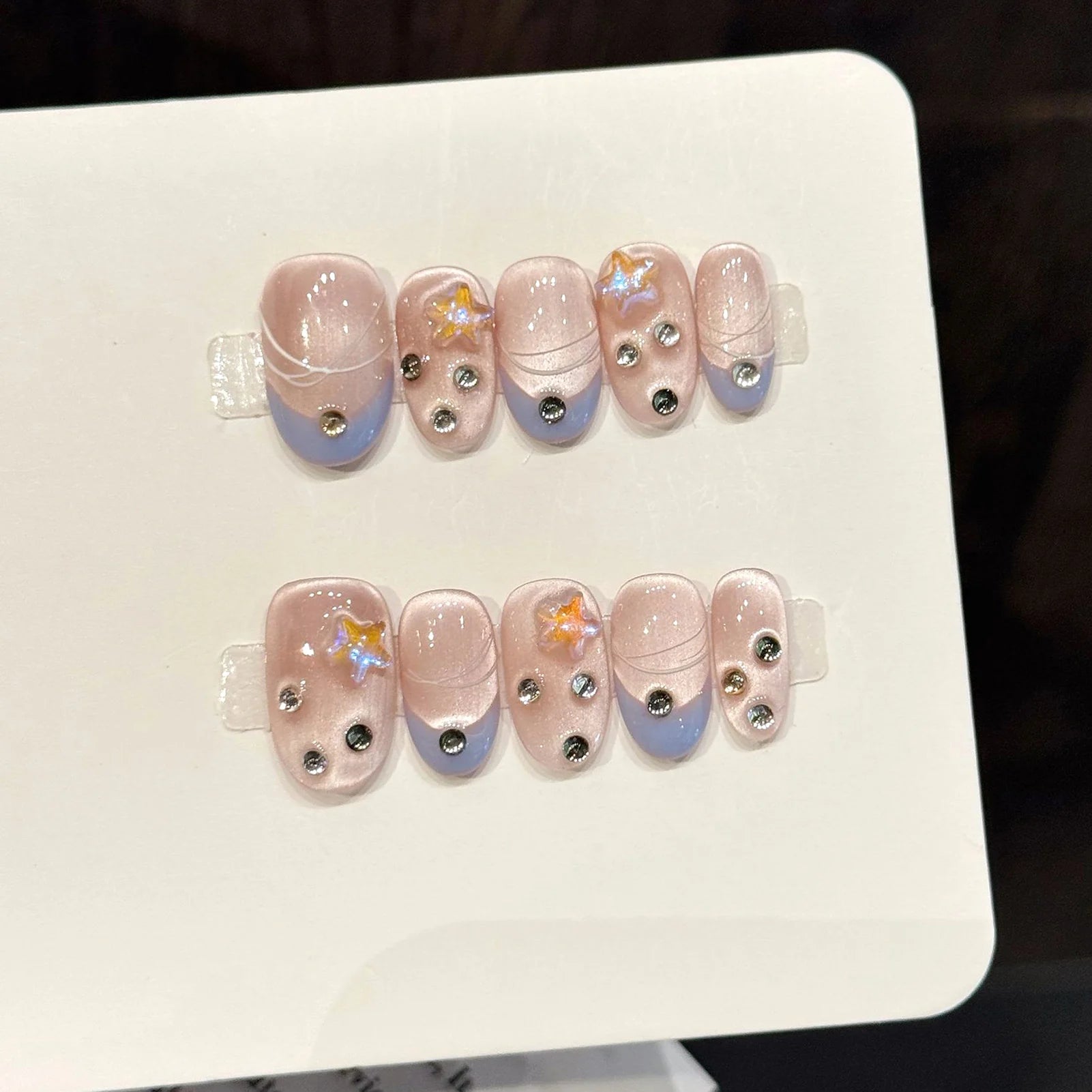 Faux ongles à pression Ovale Court Rose Aurora Étoiles Strass - Faits main (Lot de 10)