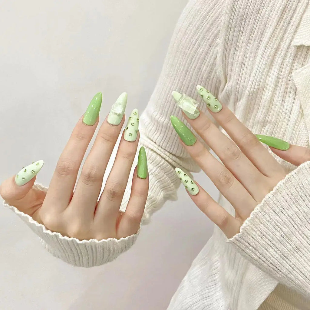 Faux ongles à pression Amande Long Vert Citron Frais Œil de Chat - Faits main (Lot de 10)