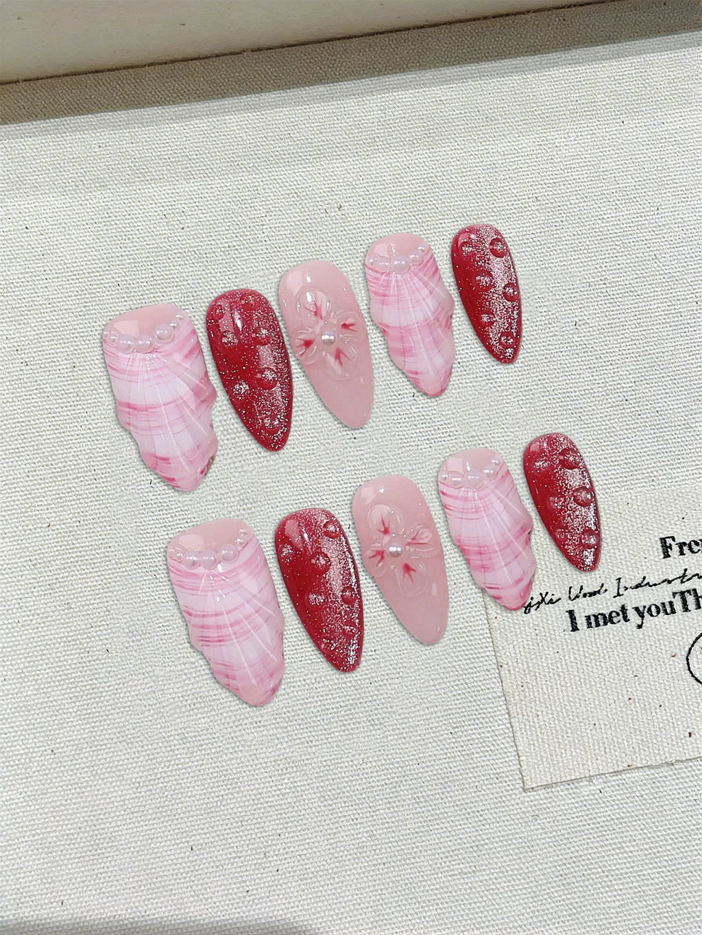Faux ongles à pression en Amande - Rose Rouge Marbré Fleur Strass – Faits main (Lot de 10)