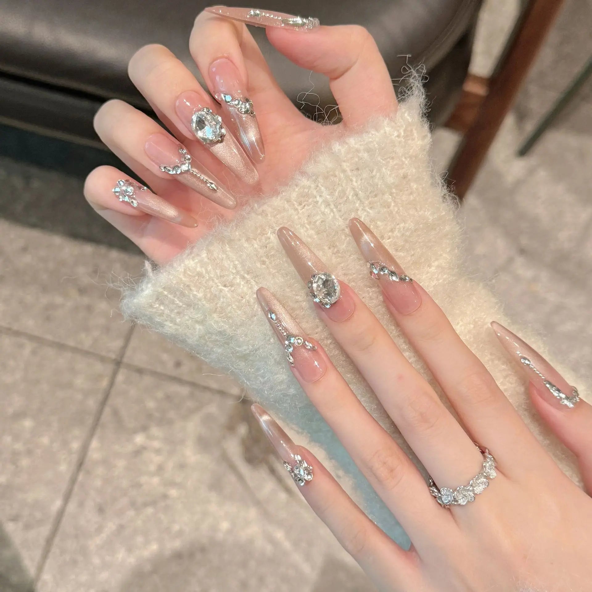 Faux ongles à pression Stiletto Long Rose Clair Diamant Scintillant Glamour - Faits main (Lot de 10)