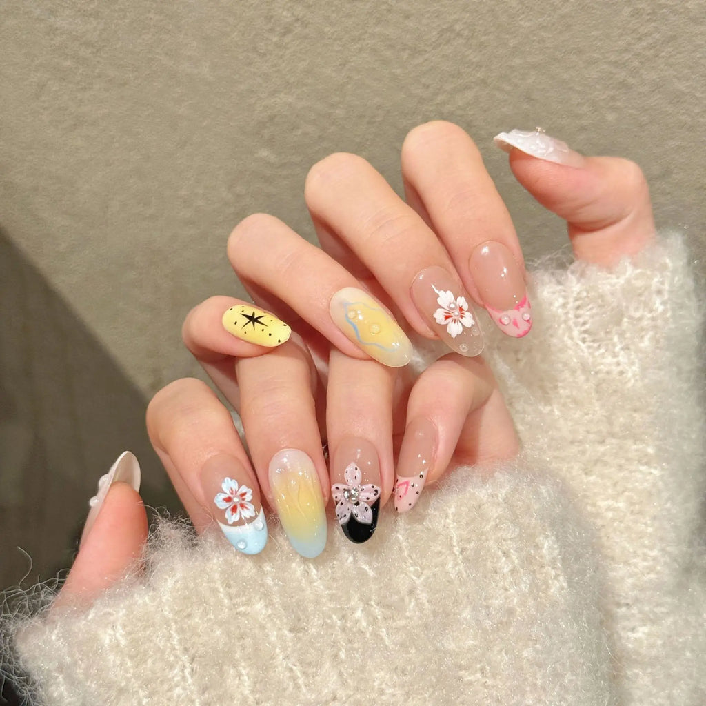 Faux ongles à pression Ovale Moyen Beige Rosé Fleurs Délicates - Faits main (Lot de 10)