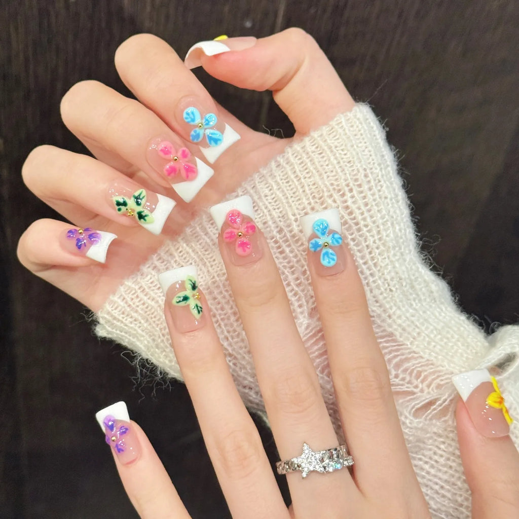 Faux ongles à pression Duck Moyen Fleurs Peintes à la Main - Faits main (Lot de 10)