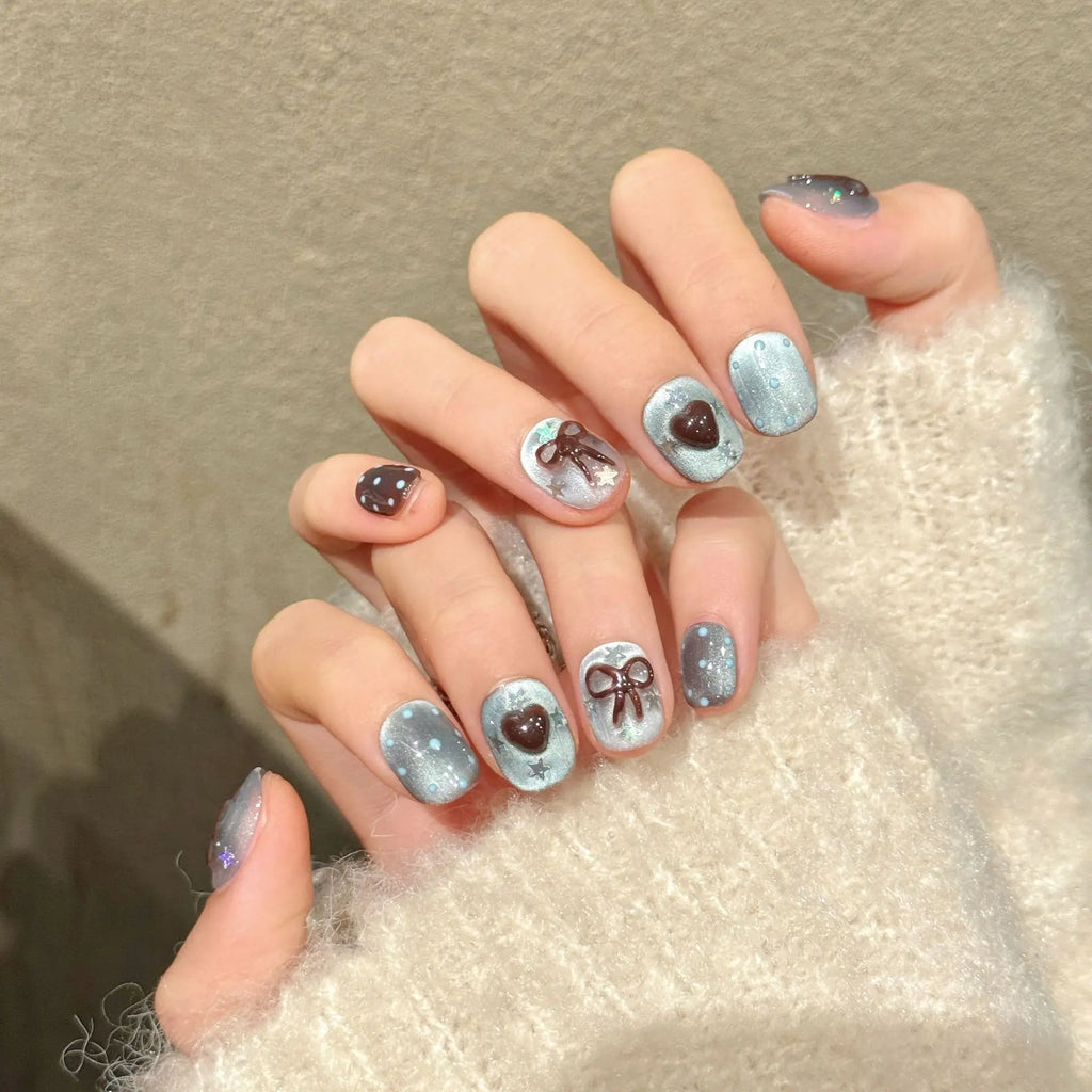 Faux ongles à pression Rond Court Bleu Clair Brun Nœud Doux Romantique - Faits main (Lot de 10)