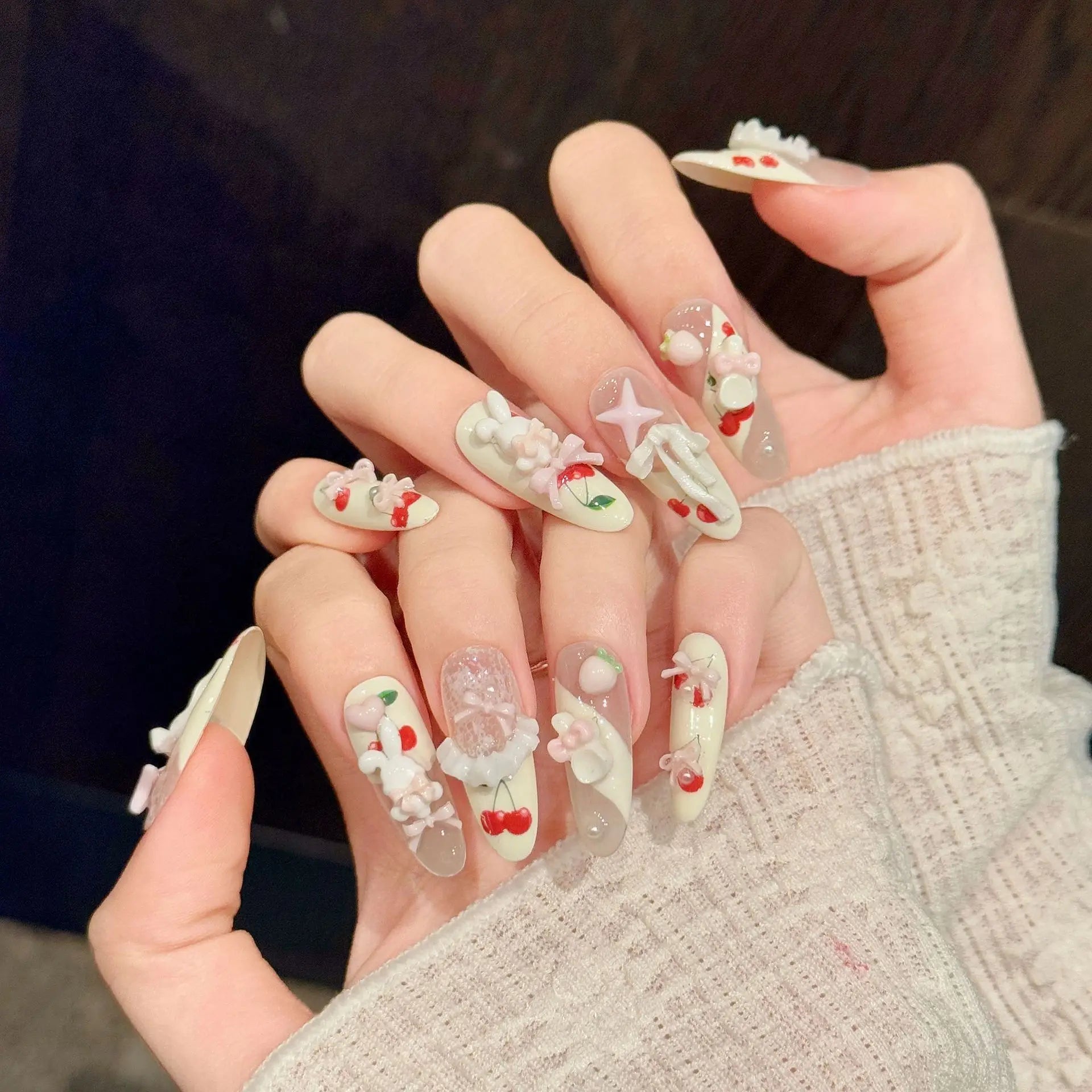 Faux ongles à pression Ovale Moyen Cerise Lapin Cartoon Frais Sucré Kawaii - Faits main (Lot de 10)