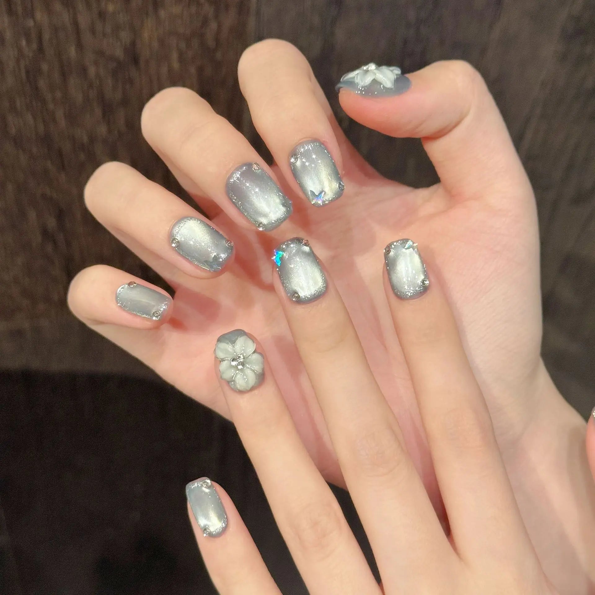 Faux ongles à pression Carré Moyen Bleu Glacé Translucide Papillon Sculpté Œil de Chat - Faits main (Lot de 10)