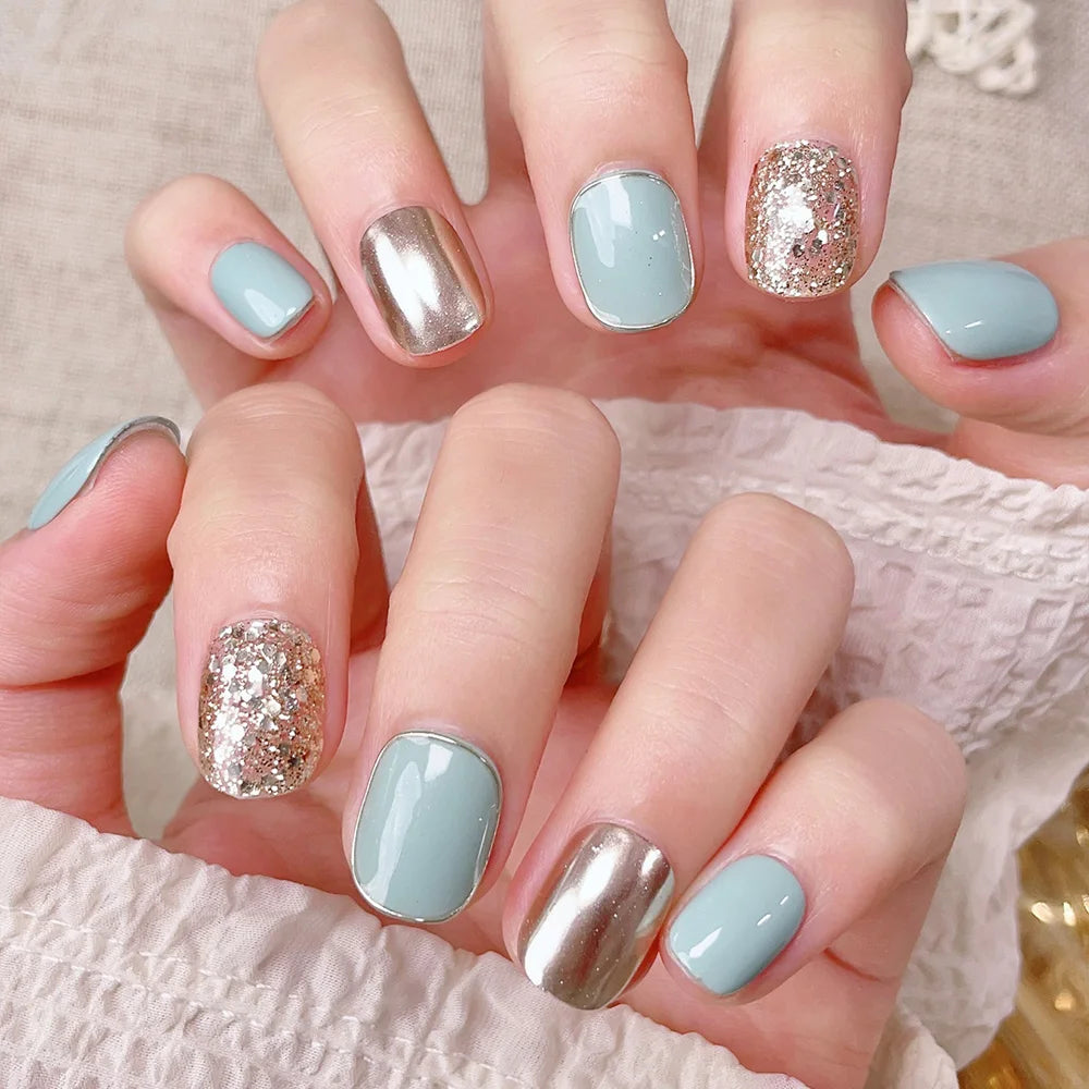 Faux ongles à pression Carré Arrondi Court Vert Céladon Paillettes Dorées Marbré – Faits main (Lot de 10)