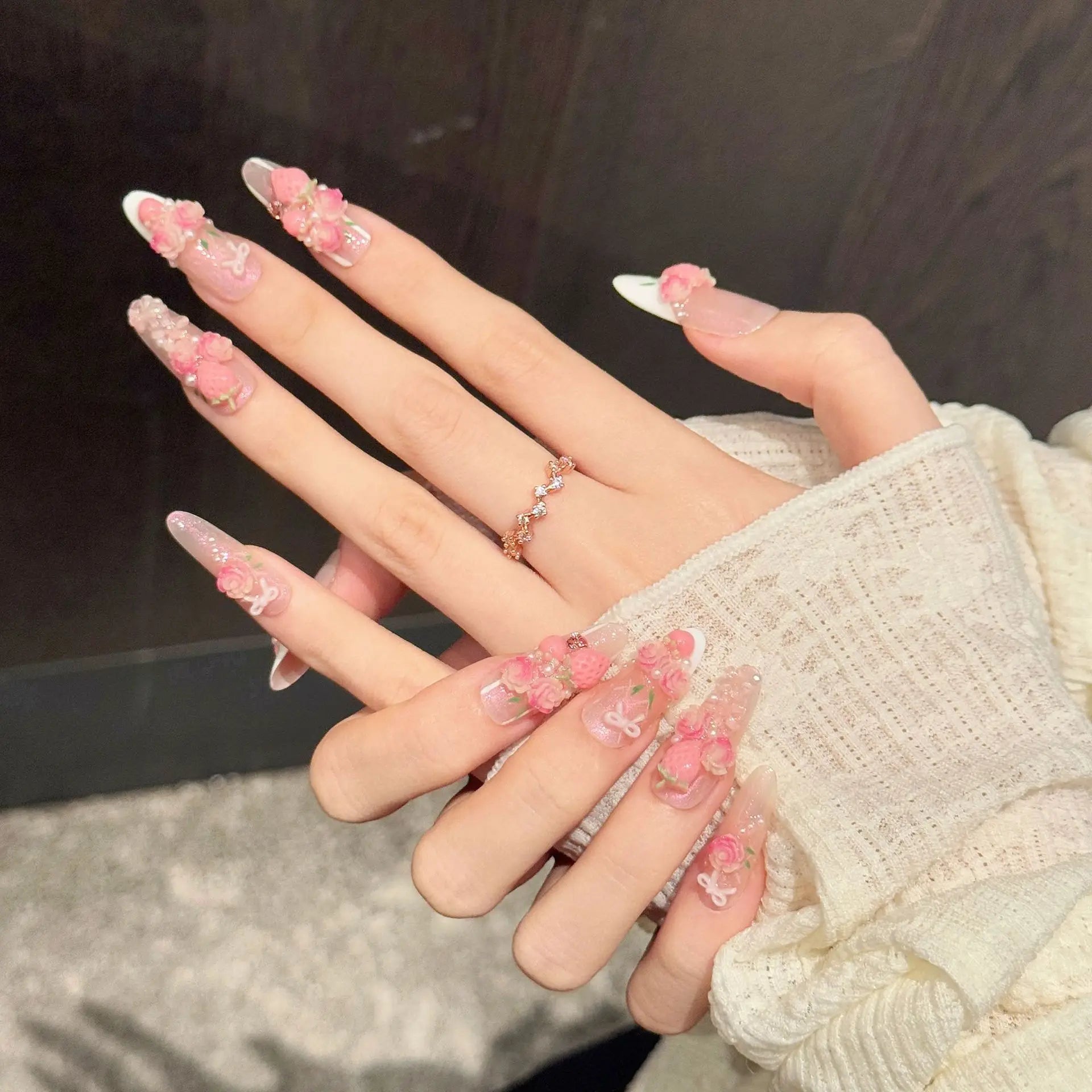 Faux ongles à pression Ovale Long Fraise 3D Rose Perle Girly Romantique - Faits main (Lot de 10)