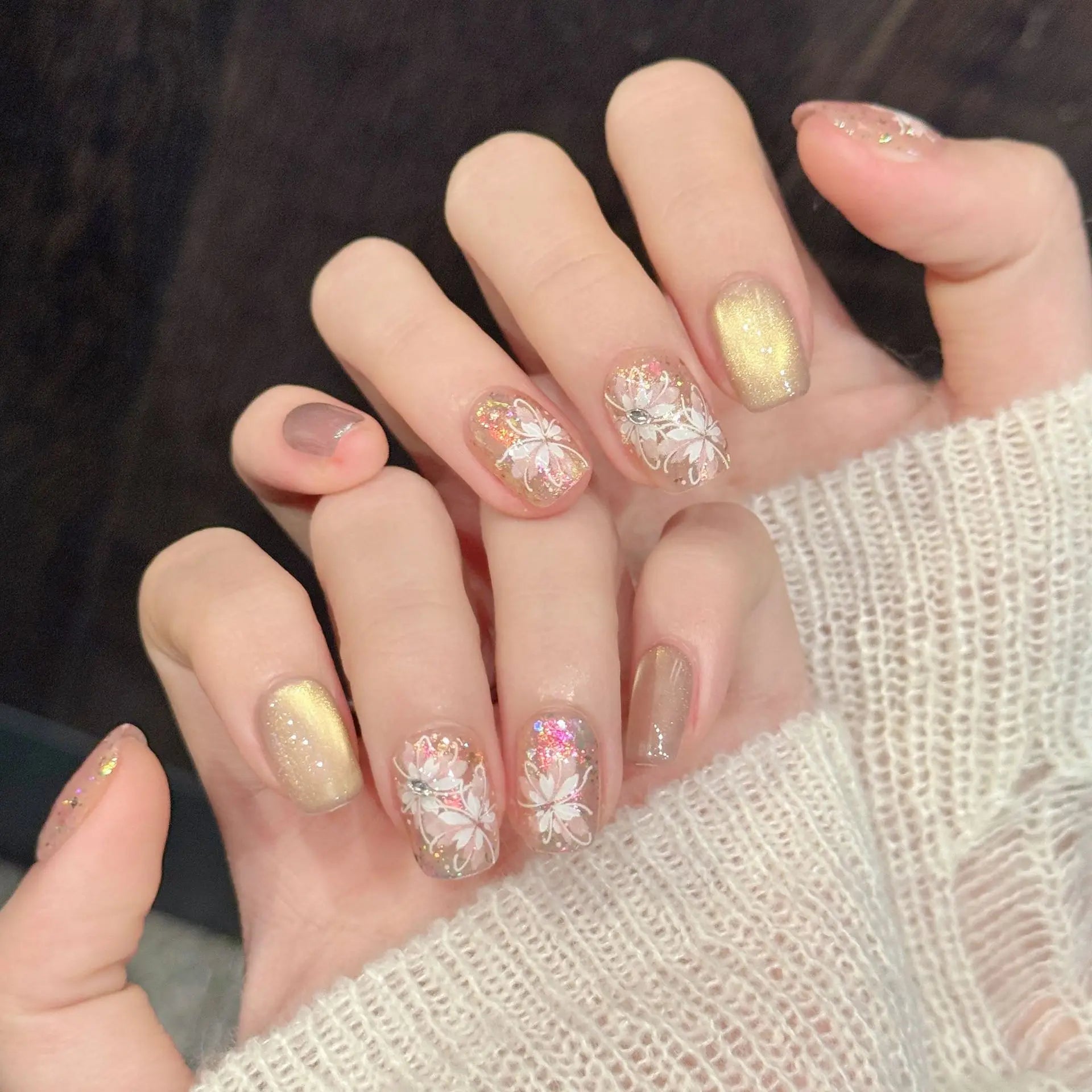 Faux ongles à pression Carré Court Gaze Dorée Fleurs Fantaisie Luxe Doux - Faits main (Lot de 10)