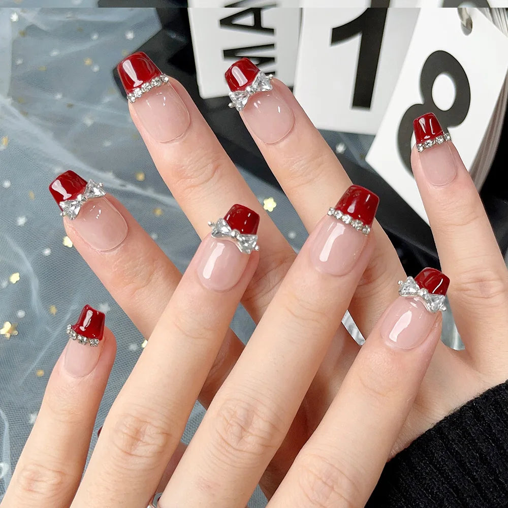 Faux ongles à pression Carré Moyen French Rouge Nœud Strass – Faits main (Lot de 10)