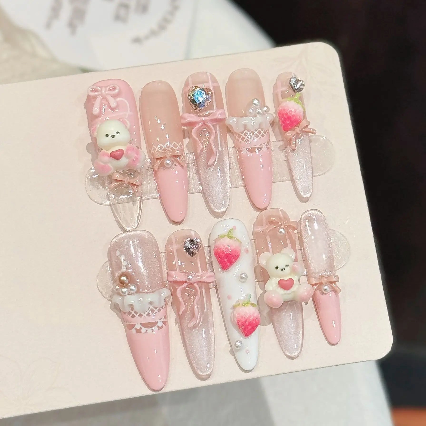 Faux ongles à pression Stiletto Long Rose Poudré Ourson Cartoon Kawaii Rêveur - Faits main (Lot de 10)