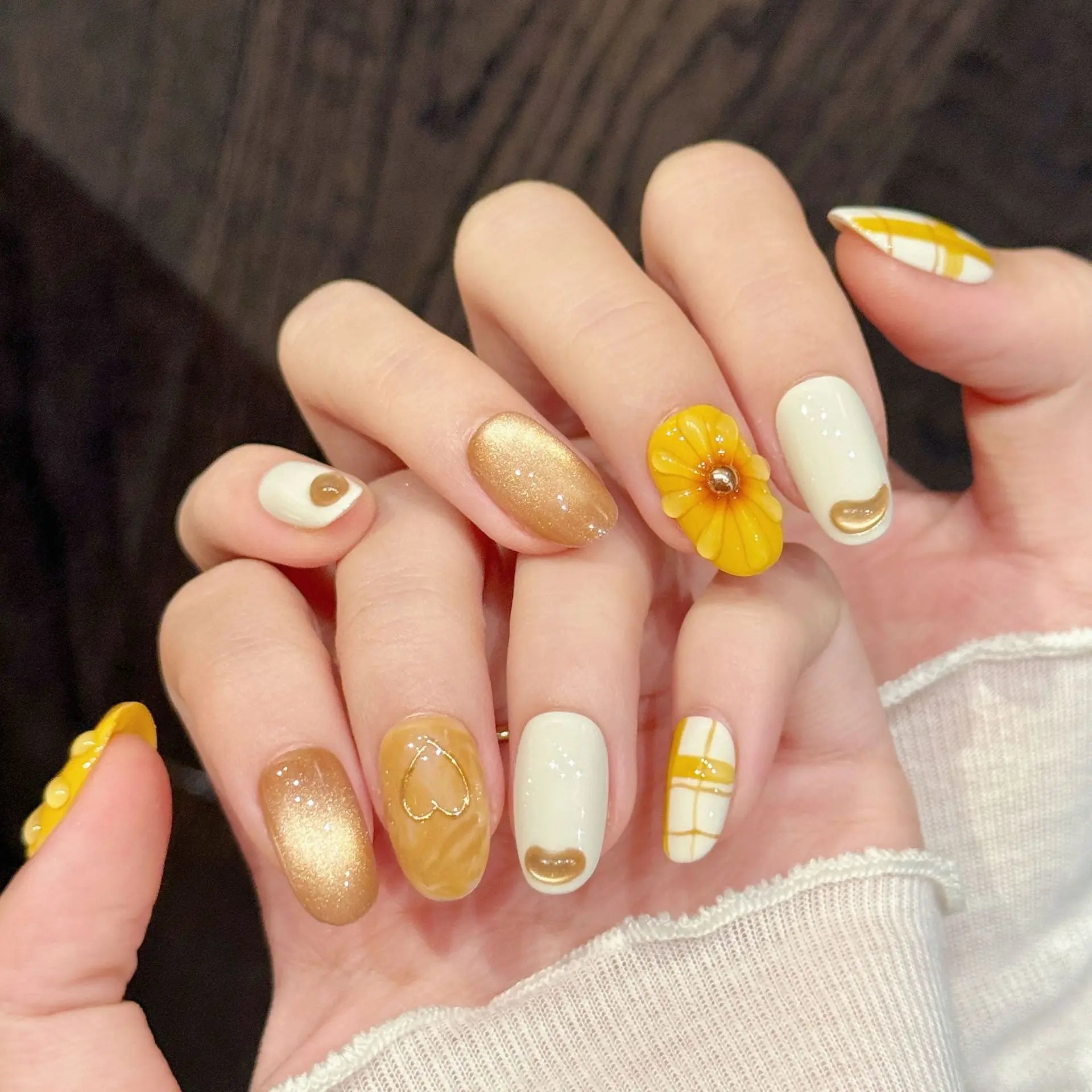 Faux ongles à pression Amande Court Contraste Chaud Doux Vitalité Fraîche - Faits main (Lot de 10)