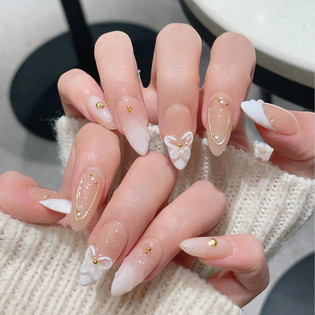Faux ongles à pression Amande Moyen Abricot Blanc Fleurs Sculptées Noble Doux - Faits main (Lot de 10)