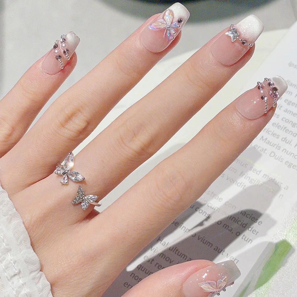 Faux ongles à pression Carré Moyen Nude Blanc Papillon Irisé Strass – Faits main (Lot de 10)