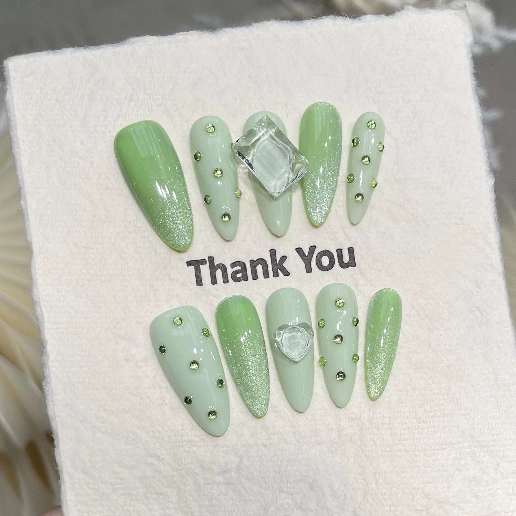 Faux ongles à pression Amande Long Vert Citron Frais Œil de Chat - Faits main (Lot de 10)
