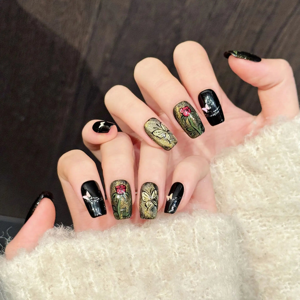 Faux ongles à pression Carré Moyen Noir Roses Dorées Papillons Peints - Faits main (Lot de 10)