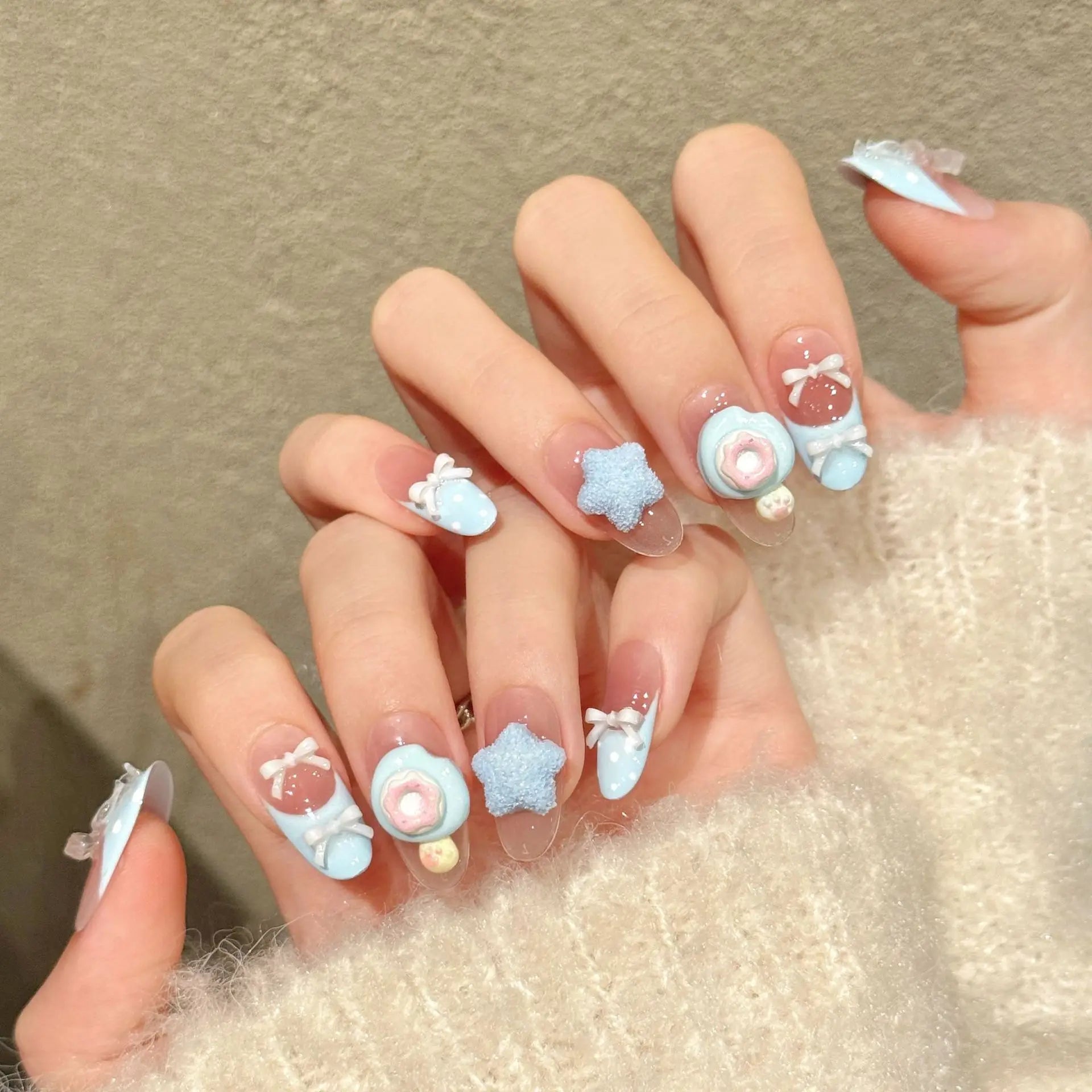 Faux ongles à pression Ovale Moyen Rose Bleu Dégradé Donuts Sucrés - Faits main (Lot de 10)
