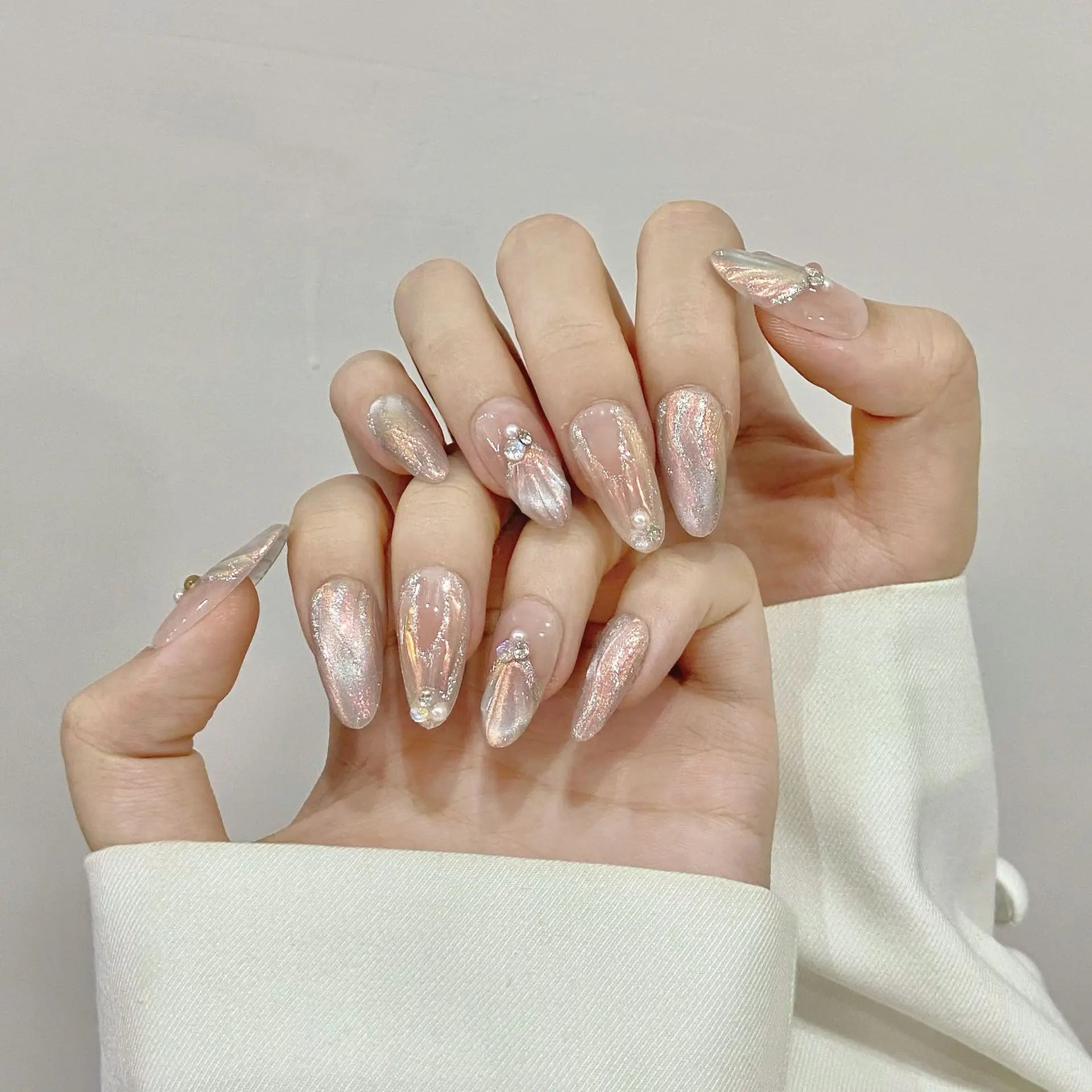 Faux ongles à pression Amande Moyen Bleu Poudré Brillant Queue de Poisson - Faits main (Lot de 10)