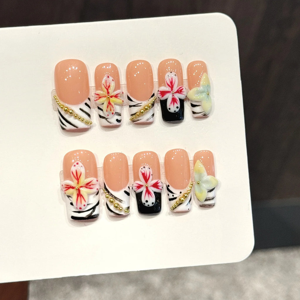 Faux ongles à pression Carré Long Fleurs Chaîne Dorée Sweet Cool - Faits main (Lot de 10)