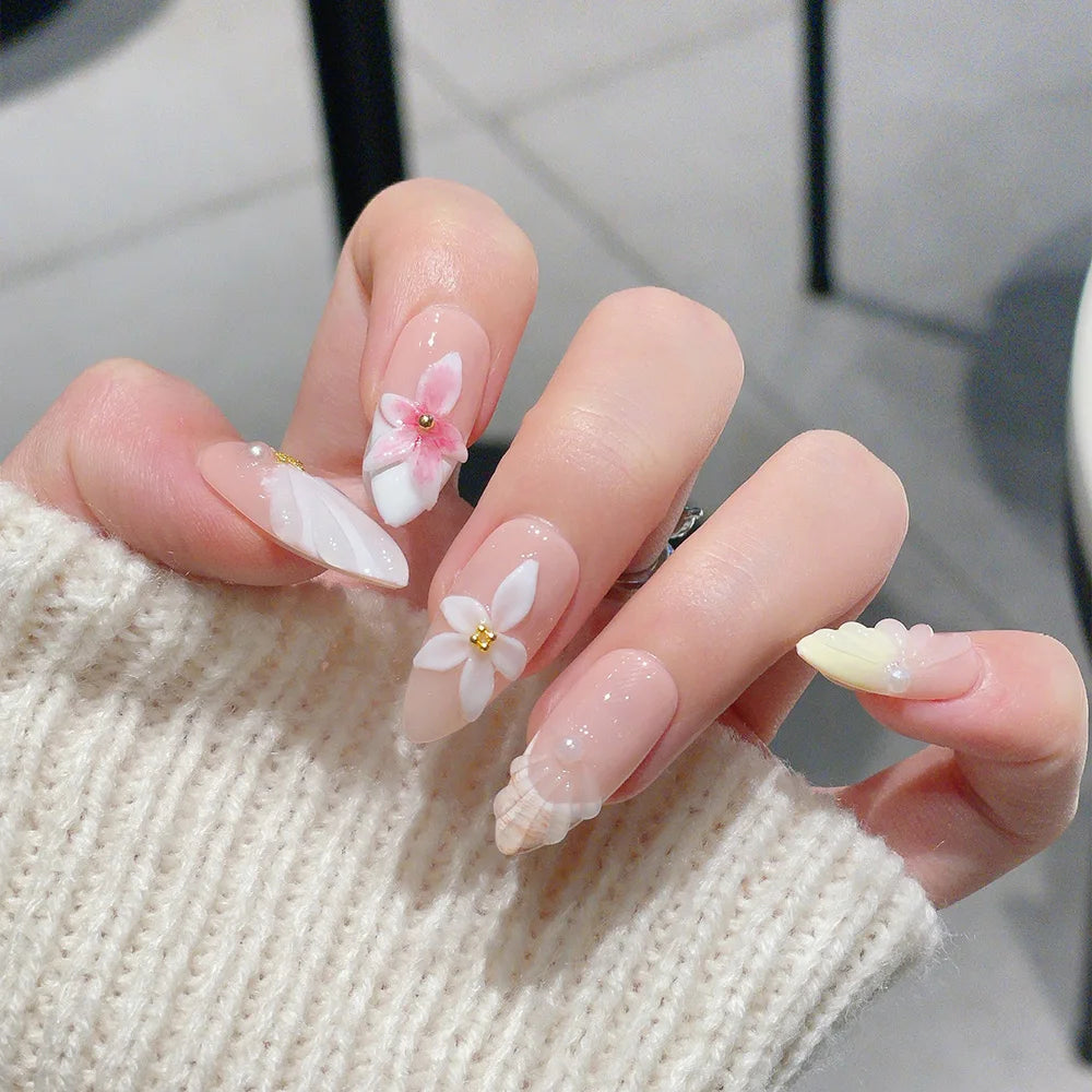 Faux ongles à pression Amande Long Nude Fleurs 3D Rose Blanc Doré – Faits main (Lot de 10)