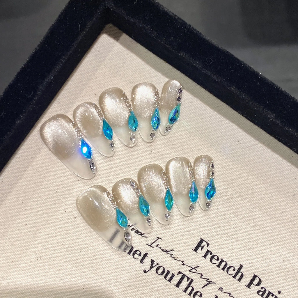 Faux ongles à pression Bleu Cristal Nacré et Lumineux - Faits main (Lot de 10)